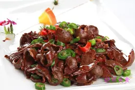 蒜爆肉片、爆炒鸡胗、爆炒猪肝、爆炒猪心的家常做法，好吃不贵图片