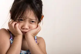 家有“胆小慢热型”孩子，不妨试试“轻推”，帮娃打开心里那扇门图片