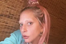 明星卸妆长什么样？Lady Gaga、蕾哈娜等9位好莱坞女星自曝素颜照图片