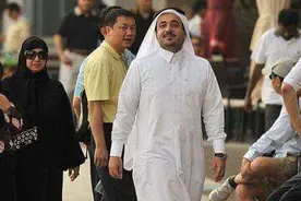 迪拜岳父炫富拜访中国亲家，下了高铁后感叹：这还是中国？图片