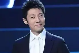 撒贝宁找董卿借钱，董卿问要多少，两个人神仙般的对话笑翻网友图片