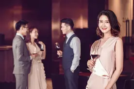 女人请记住，人到中年，换一种方式存钱会更好图片