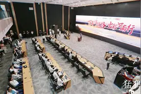 探访郑州城市管理靓度温度精细度“百年伟业路 出彩河南行——2021主流融媒体看河南”郑州站启动图片