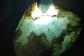 这样的玻璃种飘花手镯是怎么做出来的？图片
