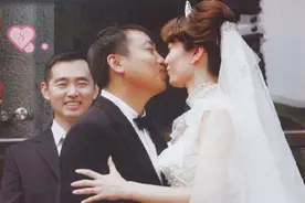 乒协主席刘国梁的爱情，与妻子是初恋，妻子因爱他选择出国打球图片