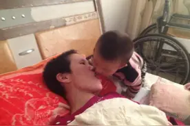 无意中发现植物人妻子肚子在增大，检查后他自己也不知道什么滋味图片