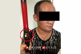 不堪入目！桂林一男子酒驾被查后竟众目睽睽之下当街大便图片