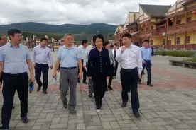 【西师新闻】党委书记张俊宗陪同教育部副部长翁铁慧一行赴宕昌县调研指导脱贫攻坚工作图片