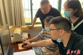 一键导入，5分钟家长就收到电子票据，再也丢不了图片