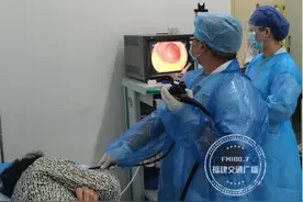 吃东西还敢狼吞虎咽？福建一女子整个食管腔被堵住图片