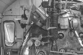 前方到站，司机却不刹车，80年鹿道站335次列车1.27脱轨较大事故图片