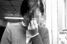 宝宝还没满月就会翻身，全家乐坏了，医生一句话宝妈吓哭了图片
