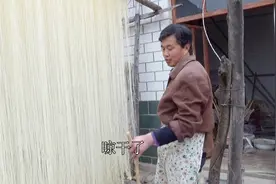 农村媳妇和大娘买面条纯手工挂面原来是这样制作，祖传手艺太好了视频封面