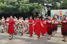 秀出别样芳华！梅州平远这群“潮阿姨”上演了一场旗袍秀图片