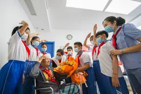 聆听党史故事 赓续红色血脉 天津市实验小学开展庆八一慰问活动图片