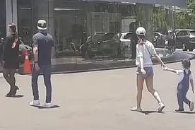 霍建华林心如一家出街，3岁女儿堪称巨型宝宝，模样像极林心如图片
