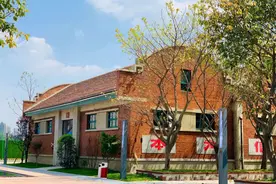 成都“浪漫”打卡地：心形斑马线，绿皮火车，情侣们安排起图片