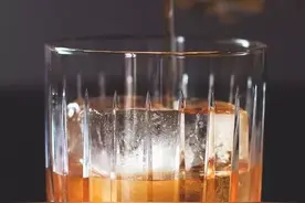 知识｜鸡尾酒调制过程中冰块的重要性图片