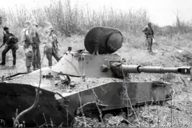 溪山战役美国步兵被北越坦克胖揍：1965年6月30日美军介入越战图片