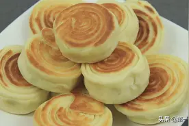1碗面粉1袋牛奶，快速做一锅奶香盘阳饼，香甜松软，奶香四溢图片