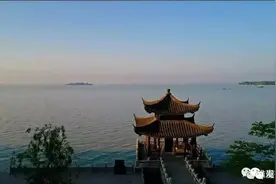 面积最大的天下第一人工塘图片