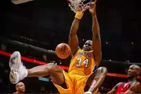 球场拆迁大队长，奥尼尔到底拆过多少篮板，才把NBA官方吓成这样图片