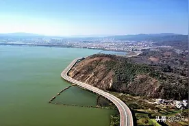 航拍昆明滇池环湖南路，最美水上公路图片