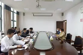 澄迈县委书记吉兆民接访群众 听民情解民忧图片