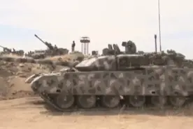 中国产VT-4型坦克非洲参战，看黑叔叔如何驾驭世界顶尖坦克图片