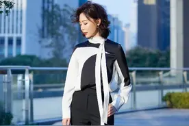 过40岁就放过“少女感”吧，没有就别乱凹，袁泉陈数做了好榜样图片