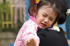 "你是老大，要让着弟弟"，2胎家庭的这些口头禅，对大宝伤害很大图片
