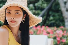 曹格娇妻吴速玲，黄色连衣裙搭配黑长直造型，41岁身材依旧火辣图片