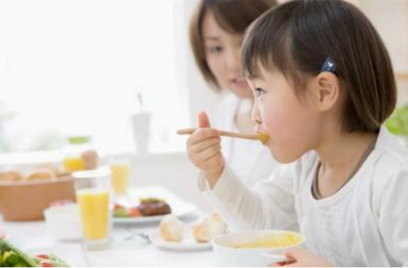 小孩能吃花胶鸡脚汤 2026年花胶鸡汤小孩子可以喝吗