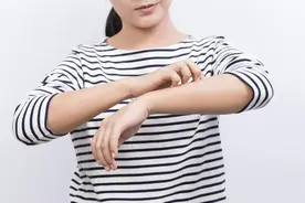 身上的“小红点”不痛不痒，真的是肝有问题？可能是这4种病图片