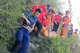 57岁女子假期跟随驴友爬野线，拍照时意外坠崖身亡图片