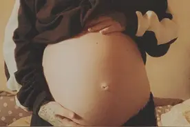英女子每日服避孕药，去检查被告知怀了三胞胎：要成单身母亲了，疯了图片