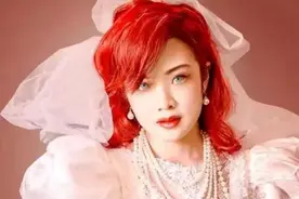 半年过去许可馨被遗忘，疑似副校长妈妈高调现身，网友：长得好像图片