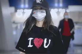 黄晓明baby再度隔空秀恩爱！高调穿情侣装，甜蜜模样懒理婚变谣言图片