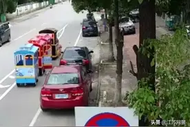 江苏苏州：呜呜呜！观光小火车可以开上路了？图片
