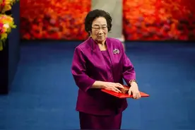 屠呦呦拯救数百万人，获诺贝尔奖却无缘院士，原因为何？图片