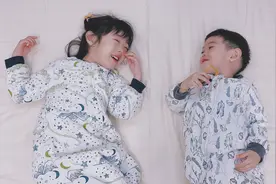 二胎宝妈两个娃4月龄就睡整觉，我的方法是什么？干货满满哦图片