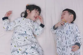 二胎宝妈两个娃4月龄就睡整觉，我的方法是什么？干货满满哦图片