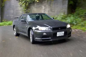 4.8秒破百的R34：昔日王者1999年日产Skyline GT-R图片