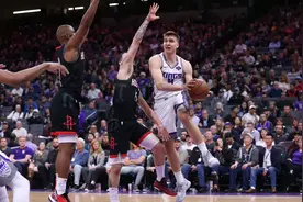 NBA消息更新：火箭继续交易，克莱受伤，雄鹿被耍，湖人迎挑战图片