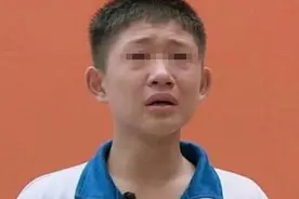 男生嫌弃爸爸长得太“丑”，镜头调转后，网友：是不是对丑有误解图片