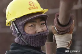 能登天能遁土，敢拼命的女“架子工”，男人看了吸凉气图片