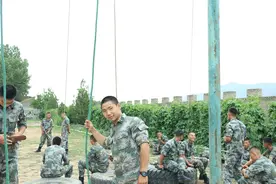 二次入伍，续写军旅“情缘”图片
