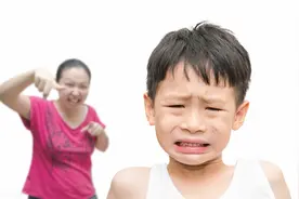 怀孕5个月被6岁侄子捶肚子，丈夫骂小叔子：你不管教，我来替你管图片