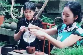 她离婚后，带娃回村种田、开拖拉机爆火，从负债几十万到身价千万图片