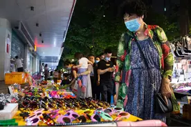 全员摆摊！地摊经济火了，网友：是时候展现真正的技术了图片